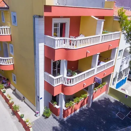 Nina, Makarska