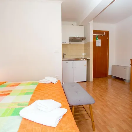 Nina, Apartment
