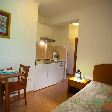Nina, Apartment Makarska