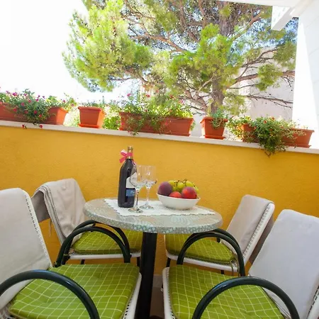 Nina, Makarska