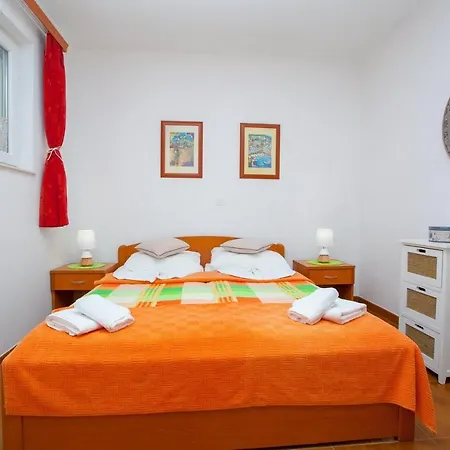Apartment Nina, Makarska