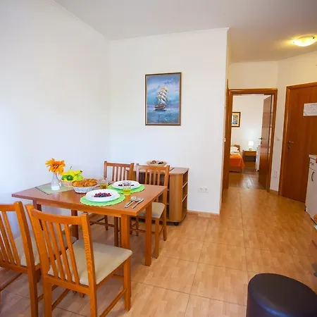 Nina, Apartment
