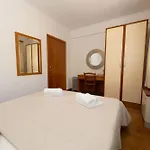Nina, Makarska