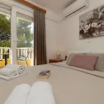 Nina, Makarska