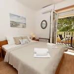 Nina, * Makarska