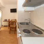 Nina, * Makarska