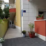 Nina, Makarska